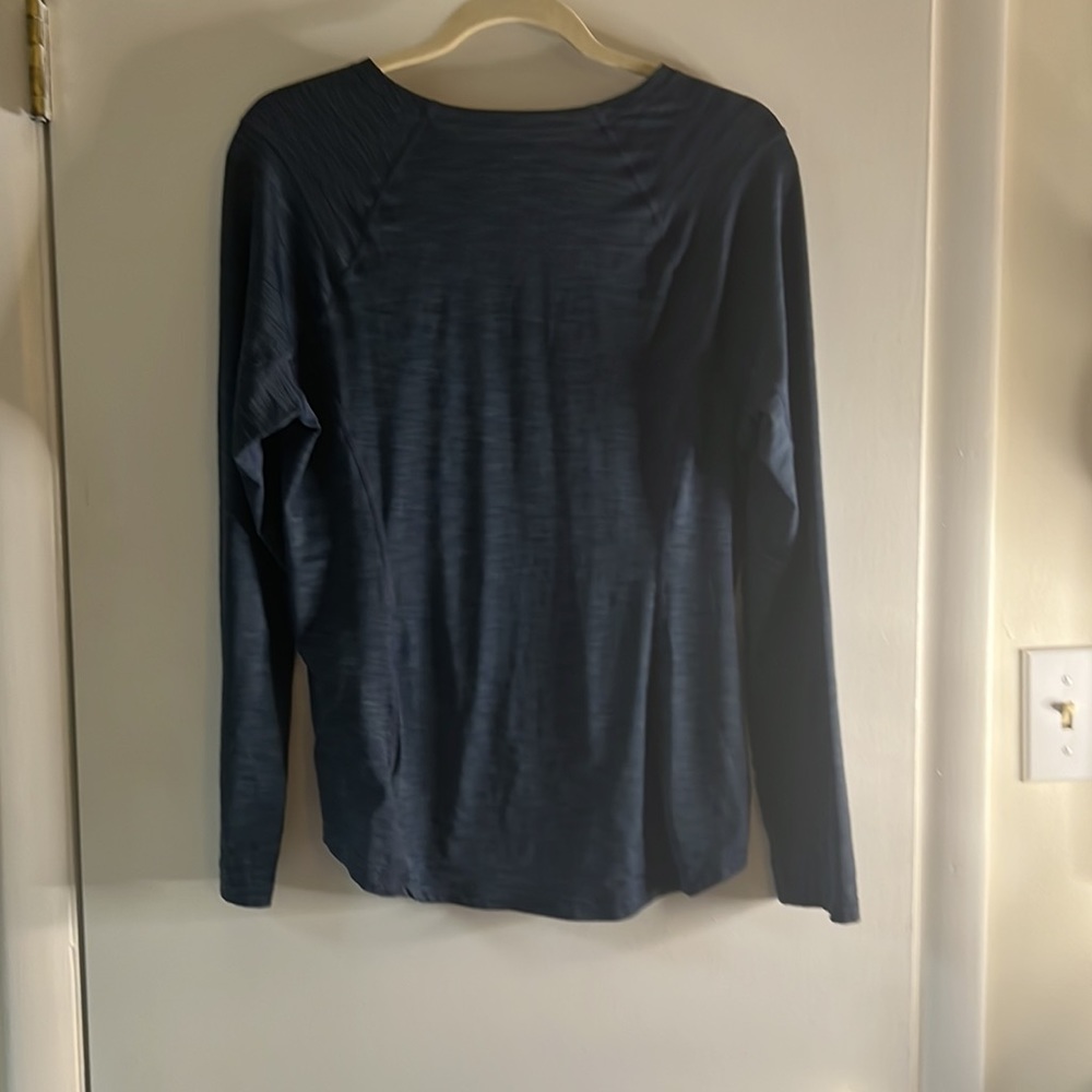 Mountain Hardware Activewear Long Sleeved Shirt w/ Zip Pocket Navy - Size Large - Picture 6 of 6